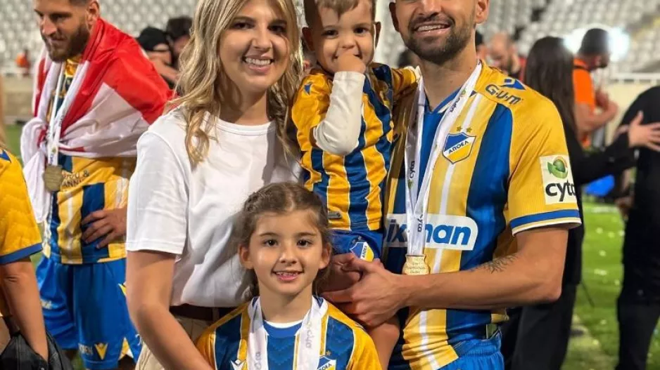 We did it🏆Mono APOEL🔵🟡🟠