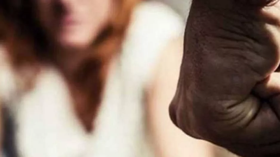 Δύο χρόνια φυλακή σε 38χρονο που ξυλοκόπησε μία 44χρονη