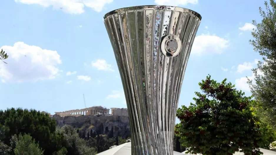 Στο Θησείο το γιγαντιαίο τρόπαιο του Conference League