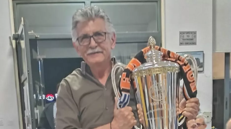 Το τρόπαιο στον "Καλκαντέρα"/ΑΠΟΕΛ