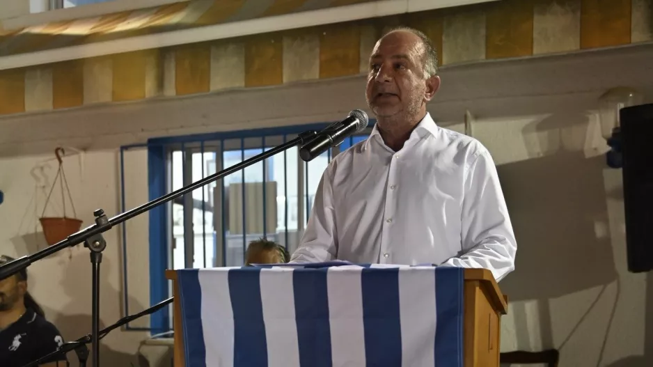 "Όλοι μαζί ενωμένοι, με ασπίδα την Ανόρθωση και τον υπέροχο κόσμο μας θα τα καταφέρουμε" (Φώτος)