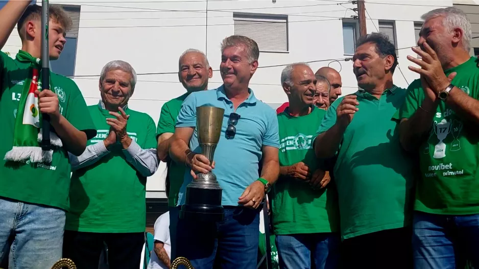 Ευχές σε Παπασταύρου: "Πολύχρονος Πρόεδρε"