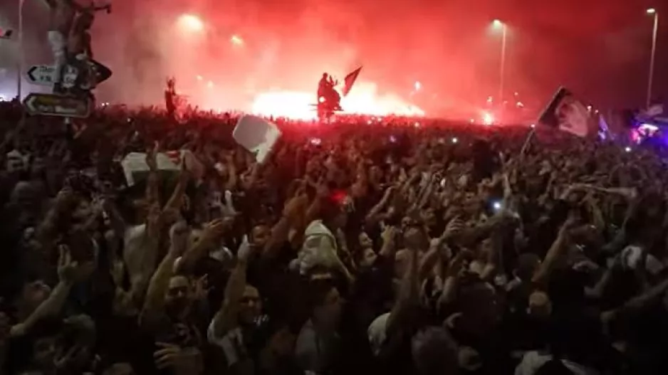 (ΒΙΝΤΕΟ) Εντυπωσιακά πλάνα των πρωταθλητών στους δρόμους της Θεσσαλονίκης 