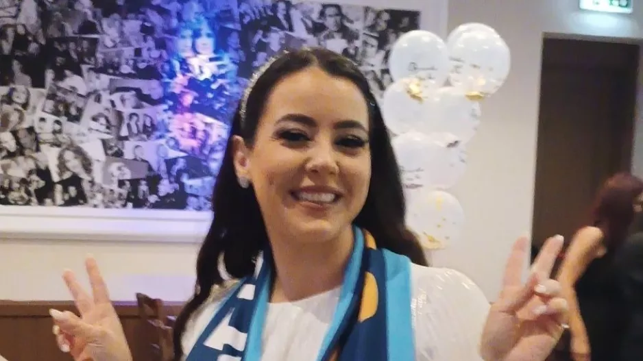 Το χάρηκε και η μέλλουσα νυφούλα!