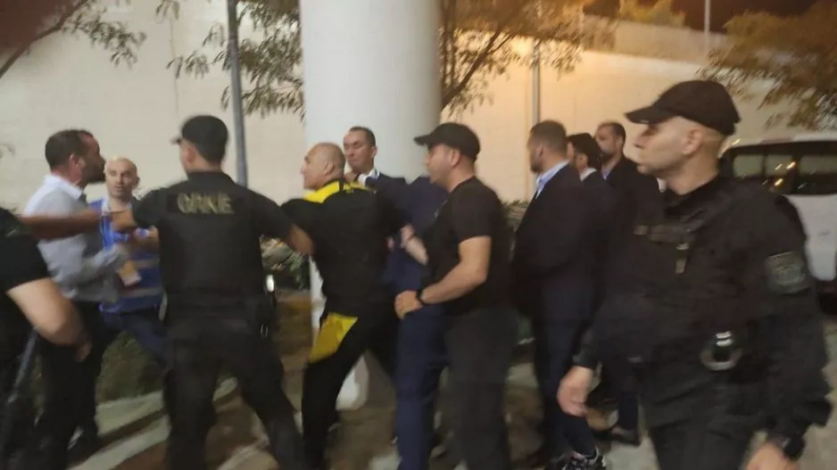 Καρυπίδης σε Μάνταλο: "Με έστησες, θα στα κόψω!"