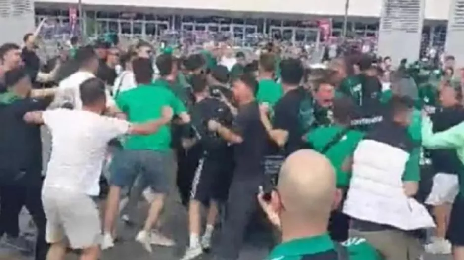 (ΒΙΝΤΕΟ) Οργανωμένη επίθεση τούρκων σε Έλληνες φιλάθλους