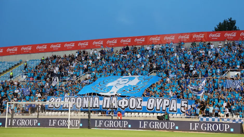 Θύρα 5:"Ουδέποτε σας ζητήσαμε να σταθείτε δίπλα μας..."