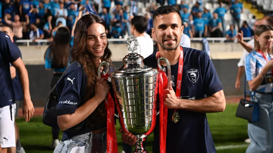 Με το τρόπαιο και την αγαπημένη του