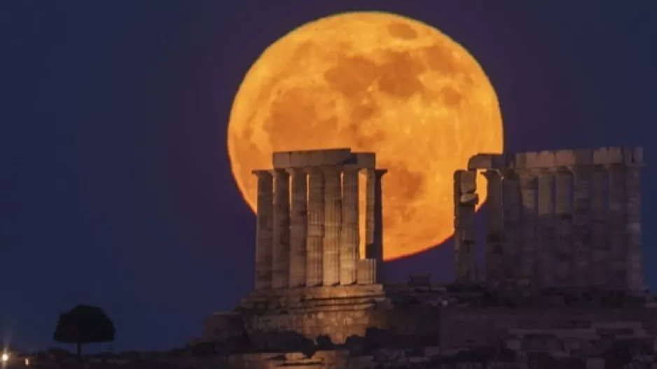 Πανσέληνος Μαΐου 2024: Εντυπωσιακές φωτογραφίες από το «Φεγγάρι των Λουλουδιών»
