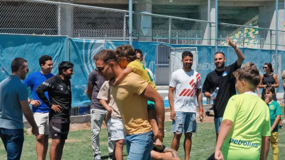 AEK- Ωραίες οικογενειακές στιγμές μετά την προπόνηση (Φώτος)