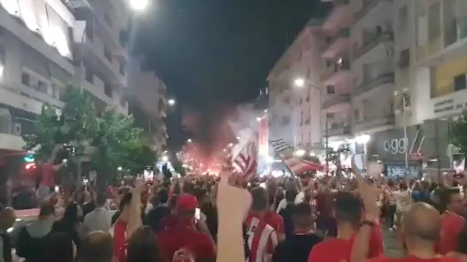 "Μέθυσε"... ο Πειραιάς! (βίντεο)