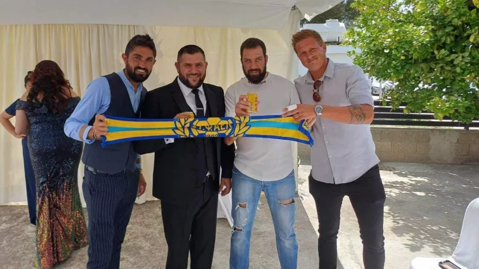 Γάμος με άρωμα... ΑΕΛ! 