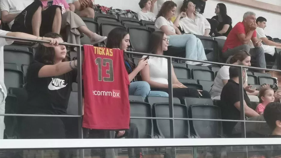 Λατρεία... για Φίλιππο!