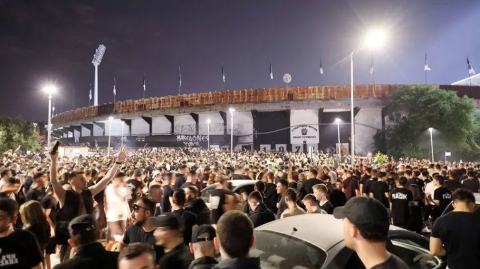 Χαμός έξω από την Τούμπα - Περιμένουν τους πρωταθλητές! (Φώτος)