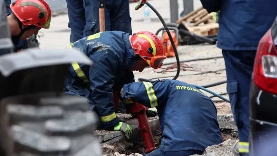 Ηλικιωμένος έπεσε σε φρεάτιο - Ανασύρθηκε χωρίς τις αισθήσεις του