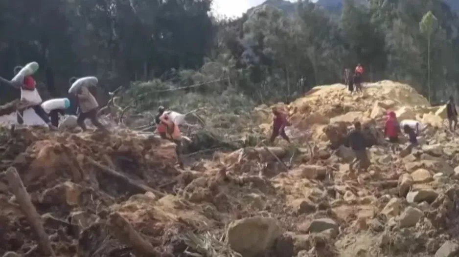Περισσότεροι από 300 άνθρωποι και 1.182 σπίτια θάφτηκαν στη λάσπη στην Παπούα Νέα Γουϊνέα