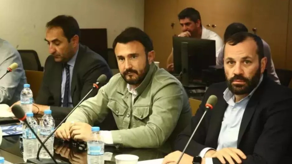 “Οι Ολυμπιακοί με τι θα πάνε στη Νέα Φιλαδέλφεια, με υποβρύχιο;”