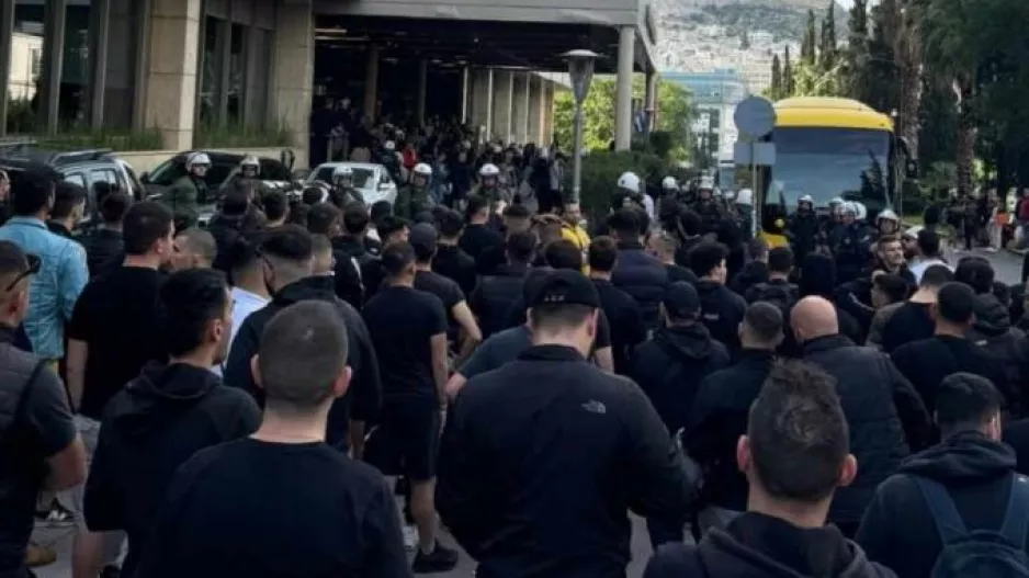 ΑΕΚ: Ντόπες... κόσμου στο ξενοδοχείο, όπου είχε καταλύσει η αποστολή!