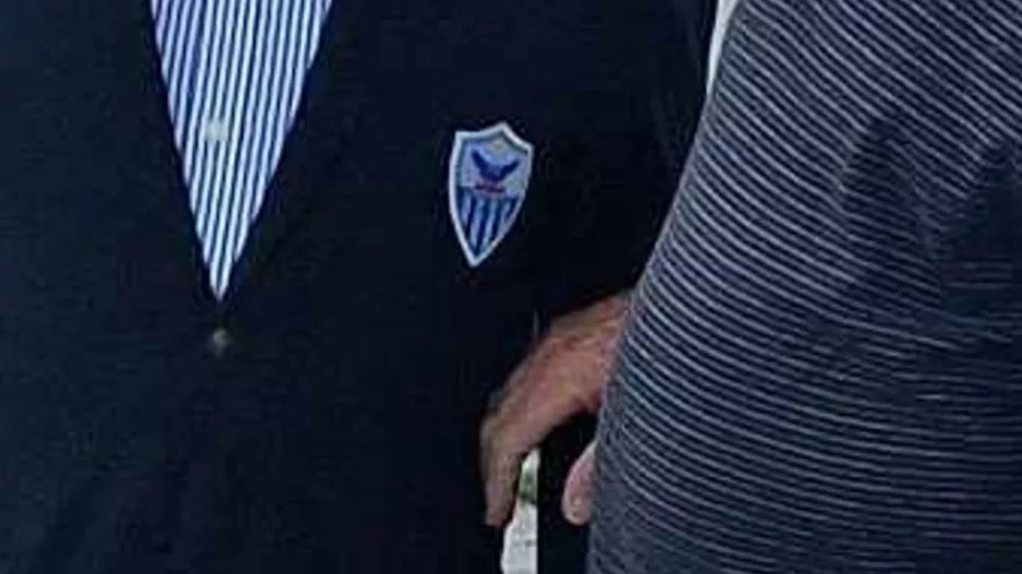 Με το σακάκι... ΑΝΟ!