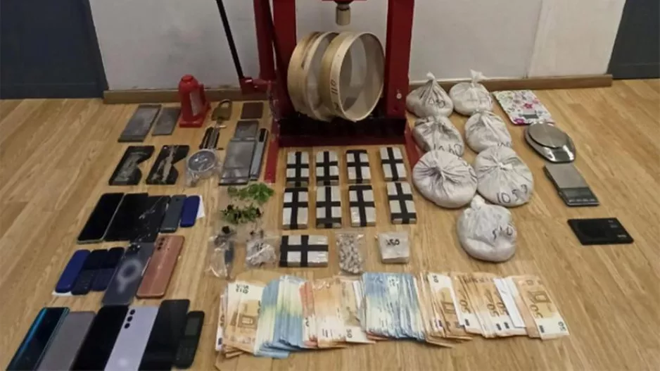 Εξαρθρώθηκε οργάνωση διακίνησης ηρωίνης στην Αττική – Πέντε συλλήψεις