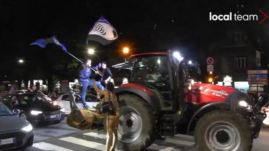 «Τρελοί» Ιταλοί πανηγύρισαν με τρακτέρ την κατάκτηση του Europa League