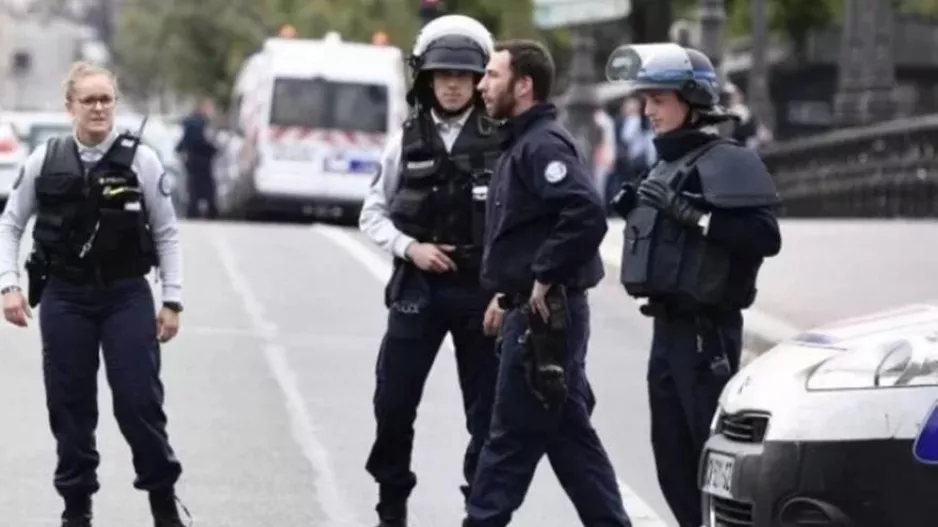 Γαλλία: Δυο αστυνομικοί τραυματίστηκαν από σφαίρες σε παρισινό τμήμα
