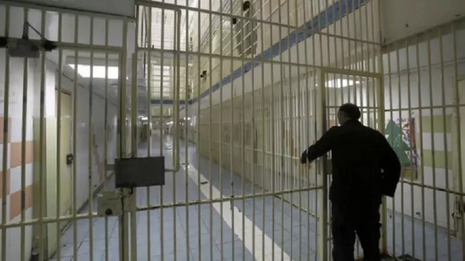 Φρουρός στις φυλακές Χανίων «περνούσε» κινητά τηλέφωνα στους κρατούμενους
