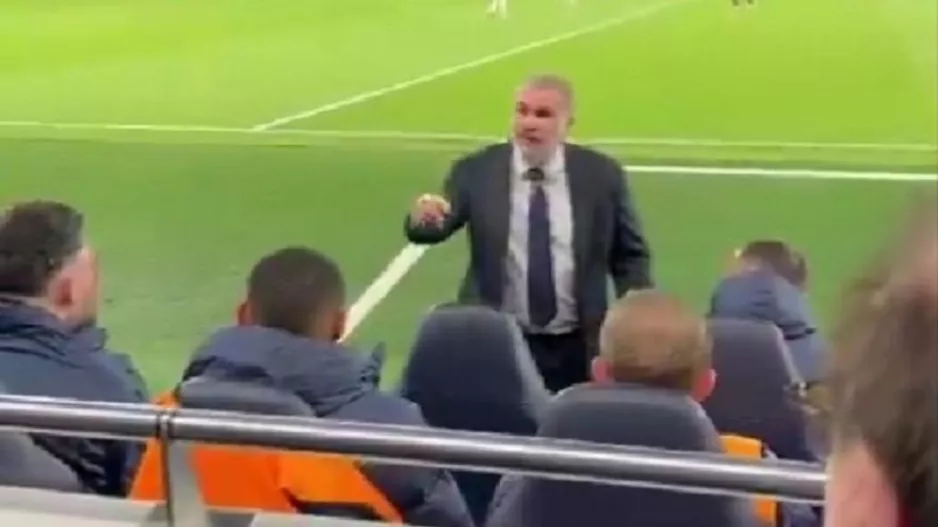 (BINTEO) Έξαλλος Ποστέκογλου: Tα "έχωσε" σε οπαδό της Τότεναμ που πανηγύρισε γκολ του Χάαλαντ!