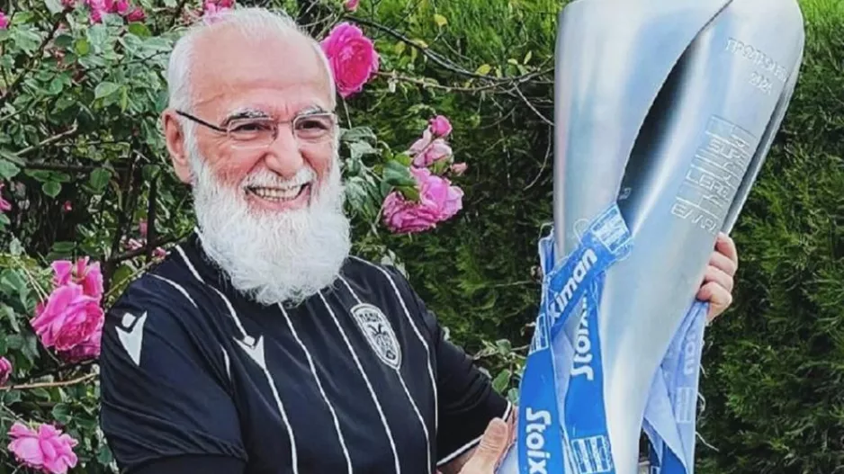 «Στην αγκαλιά του ανθρώπου που το πίστεψε πρώτος!»: Στον Ιβάν Σαββίδη η κούπα του πρωταθλητή ΠΑΟΚ