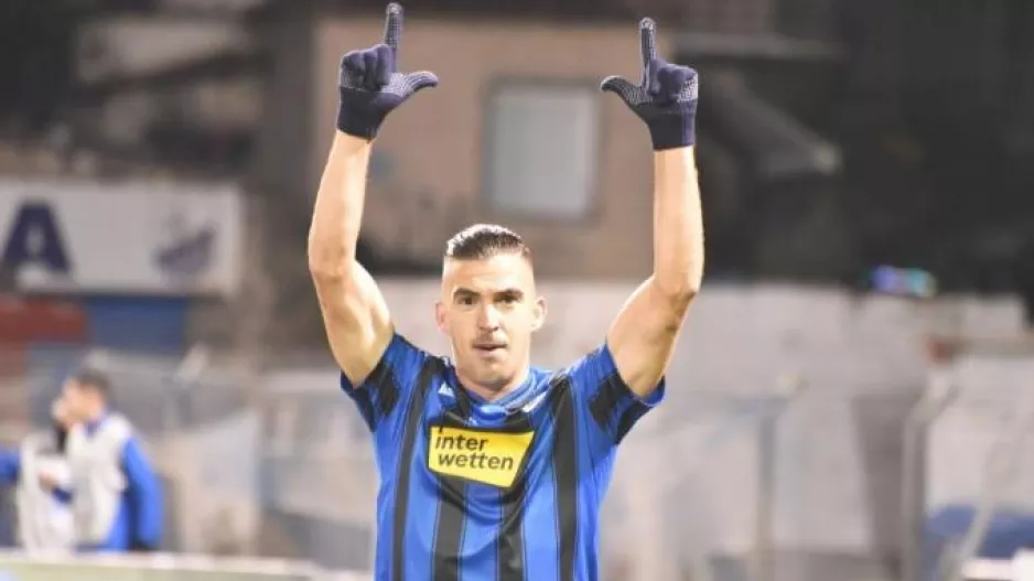 Μιλάει με Καρλίτος για την επιστροφή του!