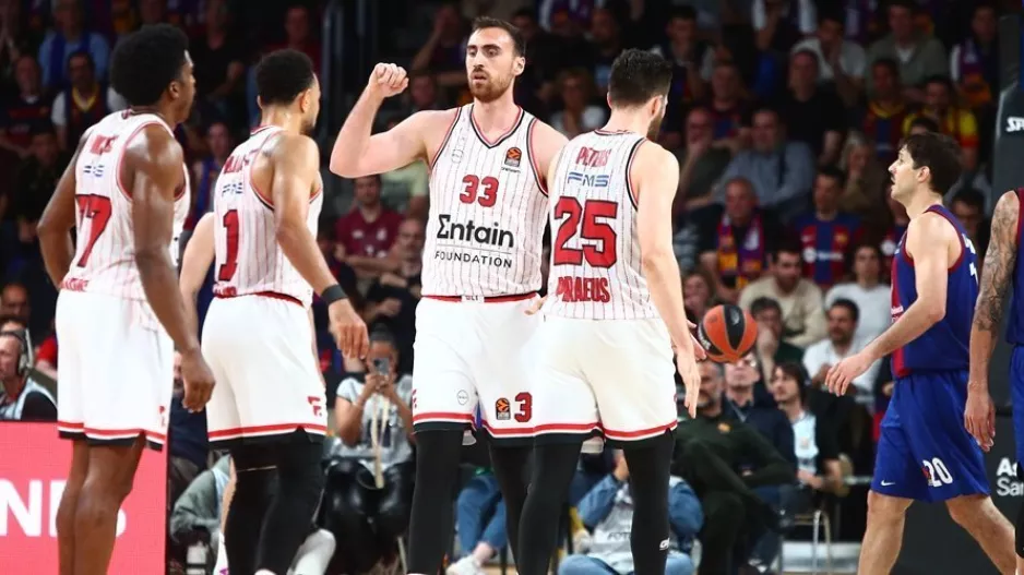 Το πάρτι των φίλων των Πειραιωτών έξω από το Palau Blaugrana!