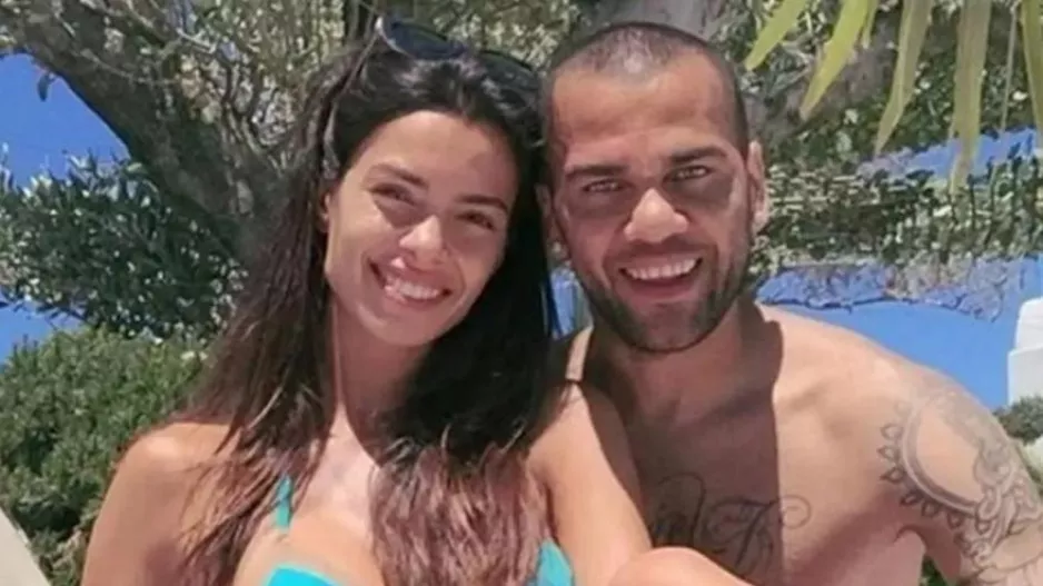 Σάλος και αντιδράσεις για τις φωτογραφίες του Ντάνι Άλβες από διακοπές στην Ίμπιζα με την σύζυγό του