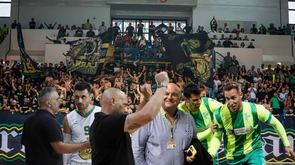 Πληγωμένη αλλά πεισμωμένη και... ποτέ μόνη! (Φώτος)