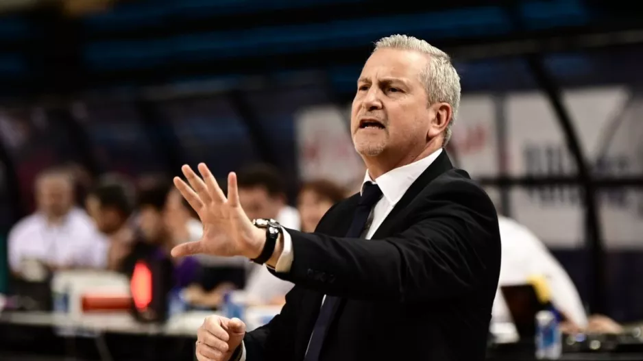 Ζούρος: "Η σεζόν ανήκει στο παρελθόν, εύχομαι η ΑΕΚ να έχει τη δυνατότητα να δουλευτεί την επόμενη σεζόν"