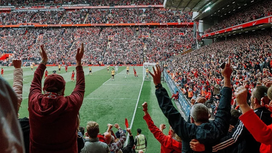 Οι τρεις παίκτες της Premier League που… αποθέωσαν Λίβερπουλ και «Άνφιλντ»!