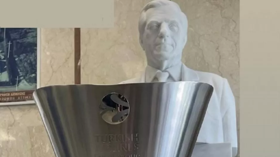 Το έβδομο του ΠΑΟ μπροστά στην προτομή του Παύλου Γιαννακόπουλου