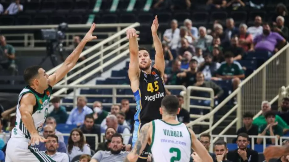 Θέλει να "δέσει" τον Μπλατ
