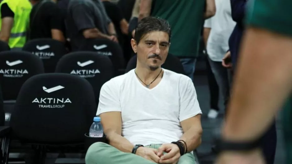 "Μας σφάξατε πάλι και έχετε παράπονα εκεί στον Πειραιά;"