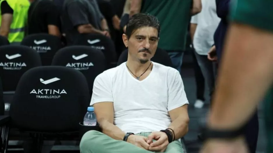 "Όλοι καταλάβαμε χθες, είδε όλη η Ελλάδα/Το τέλος το ορίζει ο δυνατός"