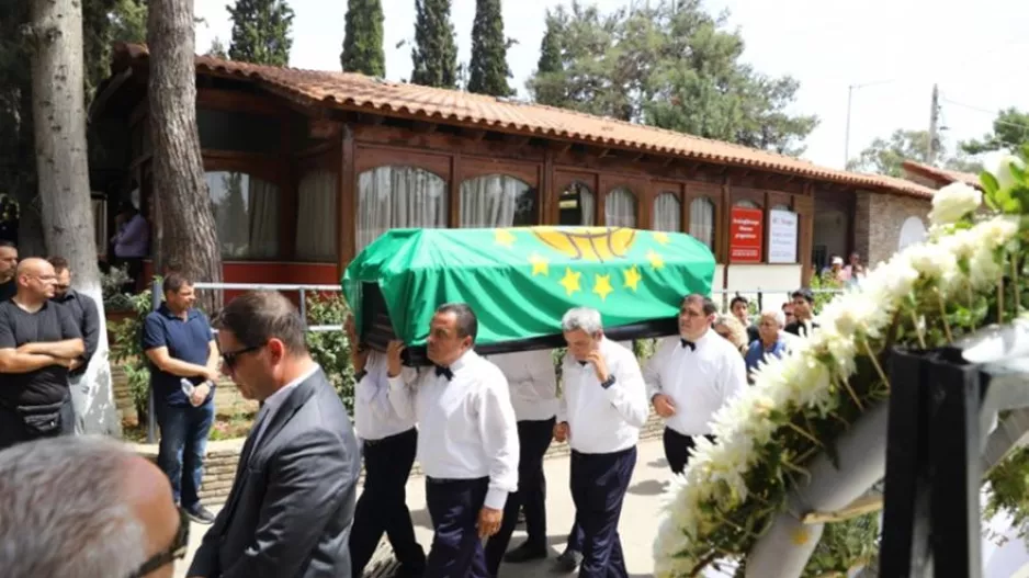 Σύσσωμος ο Παναθηναϊκός στο τελευταίο αντίο στον Πάρη Δερμάνη