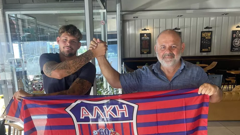 Θωρακίζει την άμυνα της με Γερμανό