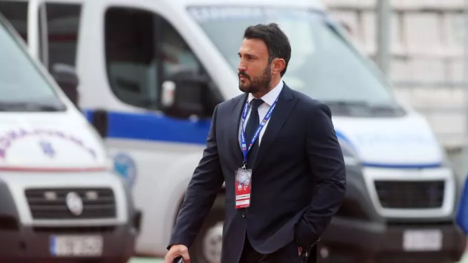 Πυρά... κατά Καρυπίδη: "Πούλα και φύγε!"