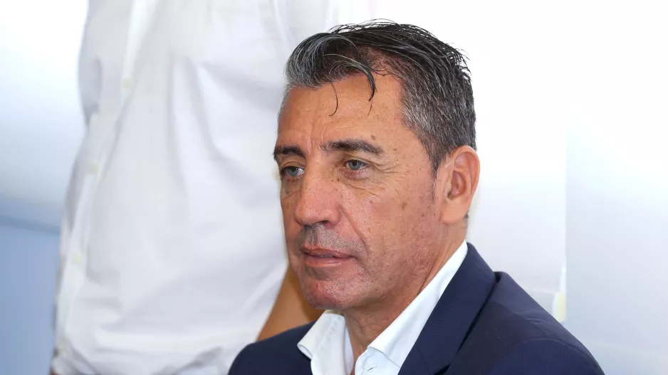 Περιμένει...