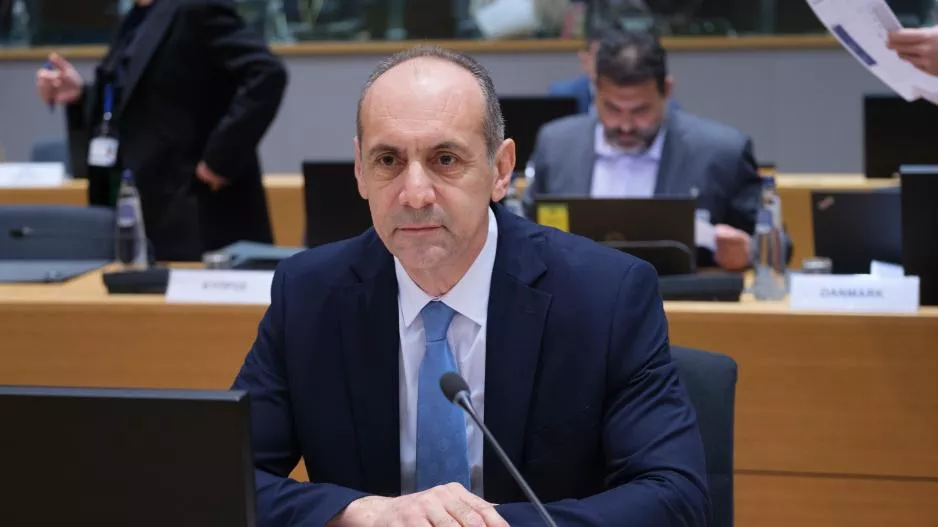 Χαρτσιώτης: "Παρά το αυστηρό μέτρο υπήρξαν παραβάσεις - Μπουκάλια με οινόπνευμα, φωτοβολίδες, κροτίδες"