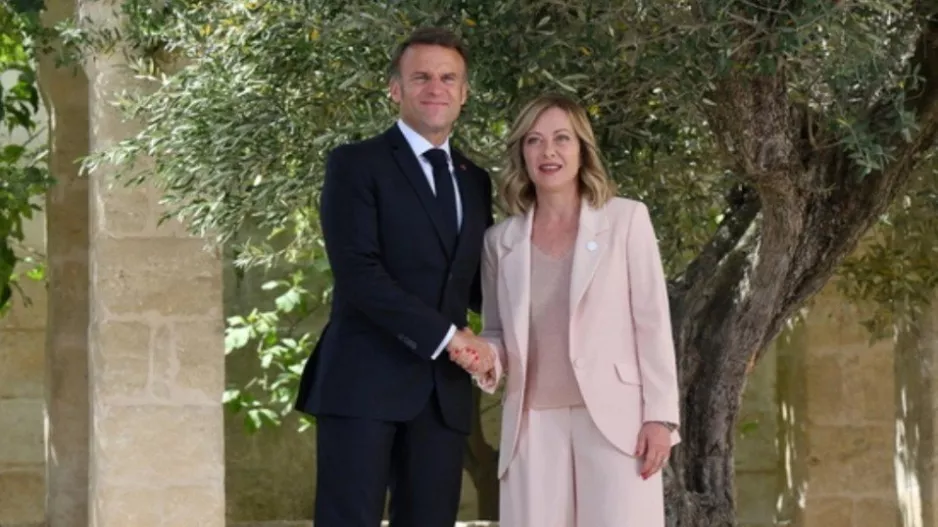 Ιταλία: Σύγκρουση Μελόνι - Μακρόν στην G7 για το δικαίωμα στην άμβλωση