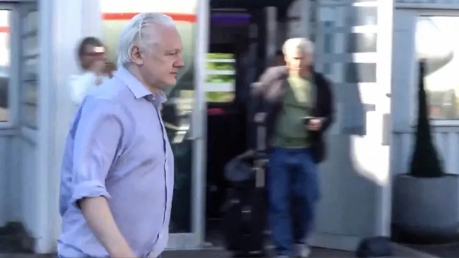 Ελεύθερος ο ιδρυτής του WikiLeaks