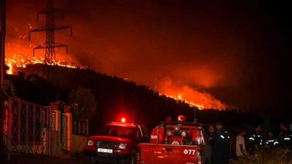 Ελλάδα: Νύχτα αγωνίας στην Ηλεία – Μάχη με τις φλόγες σε οκτώ πύρινα μέτωπα