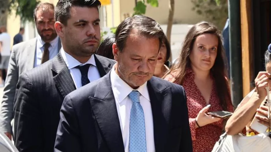 Οδηγείται ενώπιον εισαγγελέα ο Λύτρας: «Δεν θα έβαζα να απειλήσουν τη γυναίκα μου»