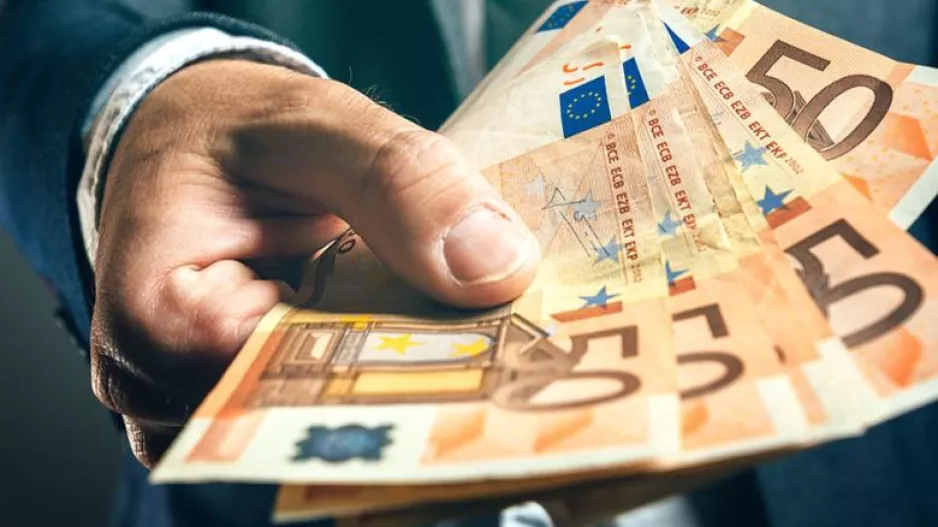Αυτοί είναι οι μισθοί όσων εκλεγούν – Από €563 έως €18.500 τον μήνα
