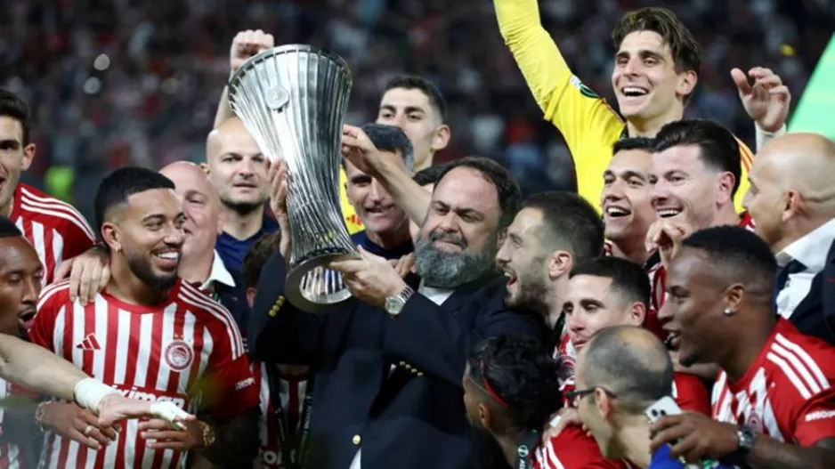Ολυμπιακός: Οι κούπες του Conference και του Youth League στο λιμάνι της Αίγινας!